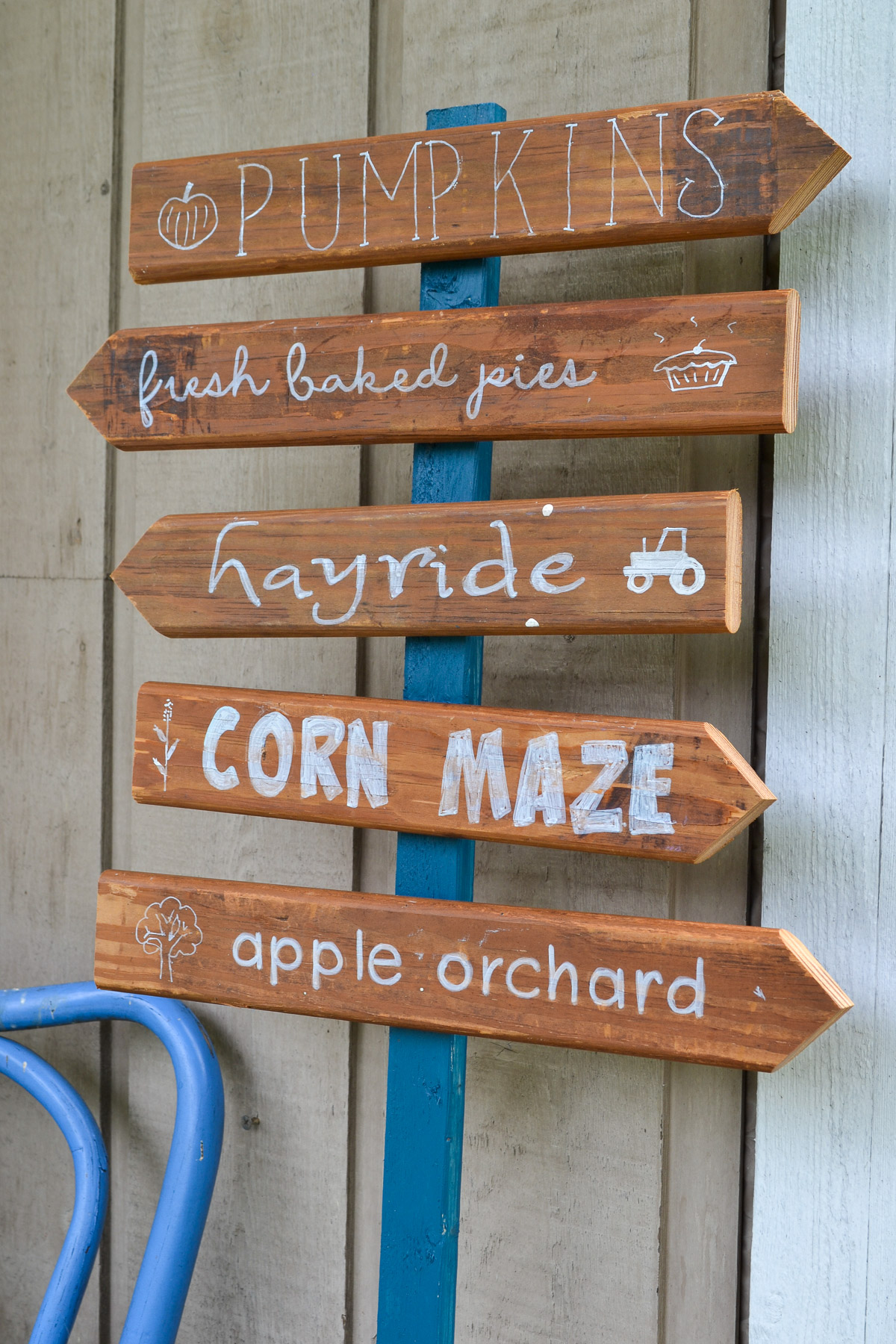 After learning the trick to write perfect letters on signs, this DIY fall wood sign would be so easy to make!